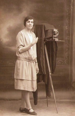 The Palestinian Karimeh Abbud (1896-1955): First woman photojournalist in the Arab world